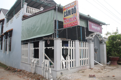 Nhà của bà Nguyễn Thị Hồng Minh bị các chủ nợ đập phá