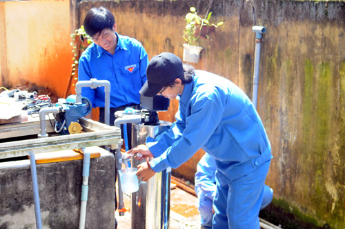 Xây dựng hệ thống lọc nước sạch cho học sinh vùng sâu d