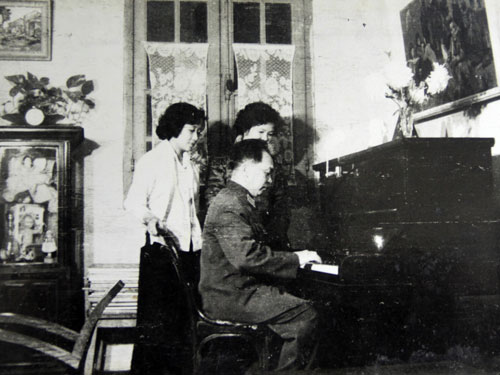 Vị tướng mê piano và dân ca Việt