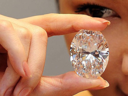 Kim cương trắng phá kỷ lục với giá 30,6 triệu USD 
