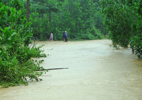 4.000 hộ dân vùng núi Quảng Nam bị cô lập do ngập lụt