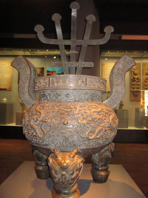 Chiêm ngưỡng cổ vật châu Á tại Việt Nam2