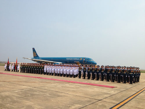 Máy bay chở linh cữu Đại tướng đã tới sân bay Đồng Hới 1