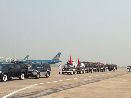 Máy bay chở linh cữu Đại tướng đã tới sân bay Đồng Hới 5