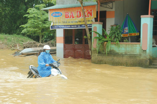 “Rốn lũ” Đại Lộc chìm trong biển nước 2