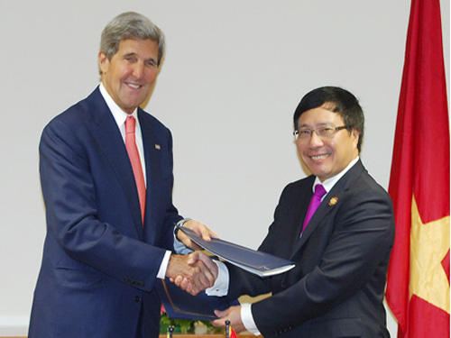 Bộ trưởng Phạm Bình Minh và Ngoại trưởng Mỹ John Kerry 