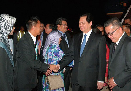 Thủ tướng tới Burnei dự Hội nghị Cấp cao ASEAN 1