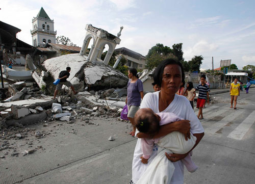 Động đất ở Philippines làm ít nhất 151 người chết