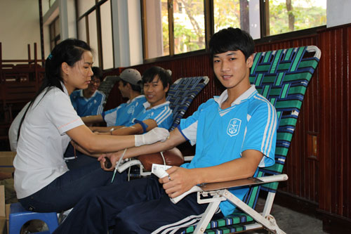 Hơn 1.000 sinh viên tham gia hiến máu tình nguyện