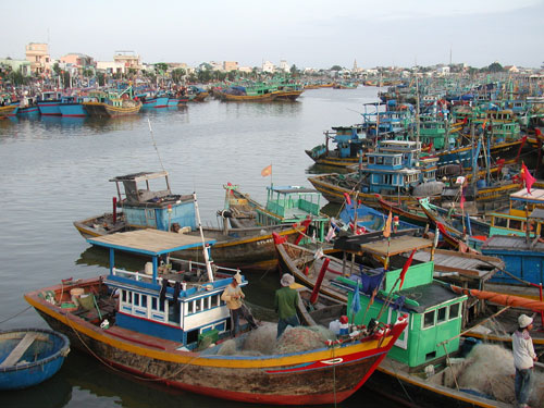 Hàng nghìn tàu thuyền đã neo đậu an toàn tại cảng Phan Thiết