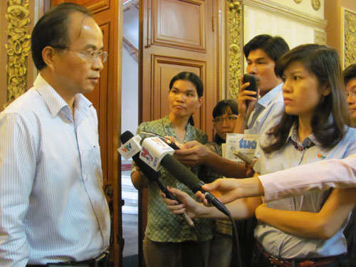 Phó chủ tịch UBND TP.HCM Lê Mạnh Hà trả lời phỏng vấn báo chí