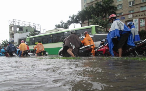 ngập nước tại Kha Vạn Cân  11