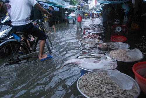 Ngập nước ở Văn Thánh - Bình Thạnh  13