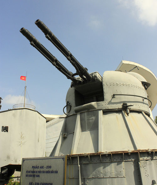 Pháo cao xạ AK230 trên tàu chiến đấu của Hải quân Việt Nam