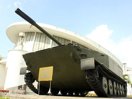 Xe tăng 689 thuộc Tiểu đoàn 867, là lực lượng đột kích của Lữ đoàn 126 Hải quân đánh bộ. Chiếc xe tăng này đã tham gia chiến đấu trong chiến dịch Tây Nam, bảo vệ căn cứ Cam Ranh và quần đảo Trường Sa