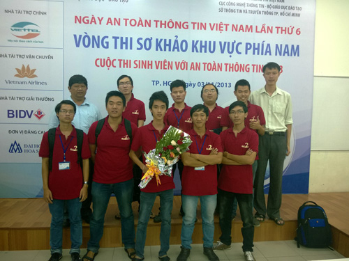 Đội ISIT1-DTU đoạt giải Nhì cuộc thi Sinh viên với An toàn Thông tin 2013.
