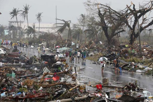 Cảnh hoang tàn khủng khiếp tại Tacloban - Ảnh: Reuters
