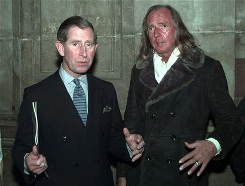 Sir John Tavener cùng Thái tử Charles trong một sự kiện - d