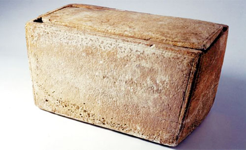 Chiếc hộp được cho là chứa hài cốt của người thân Chúa Jesus - Ảnh: Biblical Archeology Society