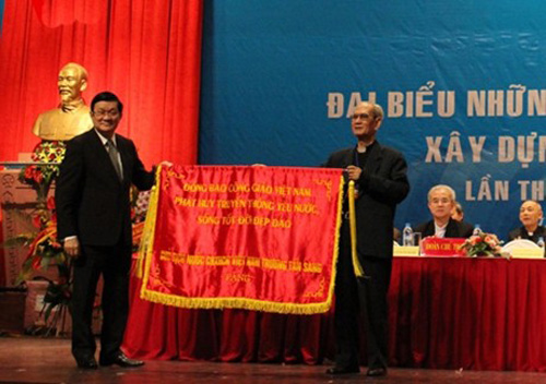 Chủ tịch nước trao tặng bức trướng cho Đại hội - Ảnh Vov