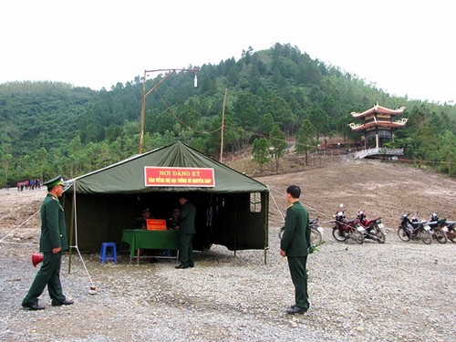 Lực lượng biên phòng Quảng Bình canh gác khu mộ Đại tướng, trước khi lên phần mộ, các đoàn phải đăng ký giấy tờ