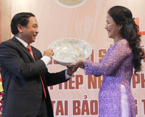Sở VH-TT-DL Quảng Nam tiếp nhận tượng trưng cổ vật hiến tặng từ Trung tâm UNESCO nghiên cứu bảo tồn cổ vật Việt Nam và Công ty Đoàn Ánh Dương 3