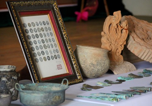 Chất liệu các bộ sưu tập của Trung tâm UNESCO nghiên cứu bảo tồn cổ vật Việt Nam khá phong phú: đồng, gốm tráng men, gốm không tráng men…