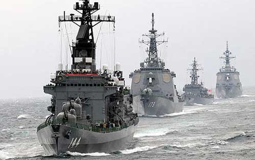 Một đội tàu chiến của Nhật Bản - Ảnh: AFP