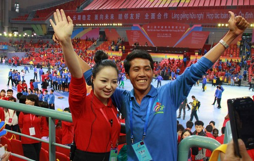 Thanh niên Việt Trung cùng đoàn kết xây đắp tương lai