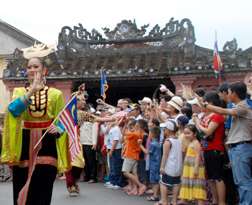 Hội An, nơi có các lễ hội đường phố lớn, được tăng cường lực lượng bảo vệ du khách