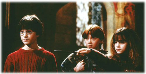 Phim Harry Potter và hòn đá phù thủy chuyển thể từ truyện cùng tên - Ảnh: Yahoo movie