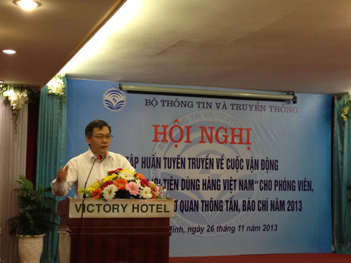 Thứ trưởng Bộ Thông tin và Truyền thông Trần Đức Lai, phát biểu tại Hội nghị tập huấn tuyên truyền về cuộc vận động “Người Việt Nam ưu tiên dùng hàng Việt Nam” cho phóng viên, biên tập viên