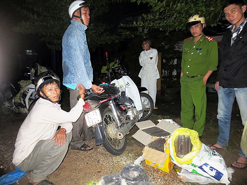 Cyanua và thuốc nổ đổ vào Quảng Nam