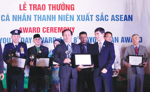 Báo Thanh Niên nhận giải thưởng tổ chức thanh niên xuất sắc ASEAN 