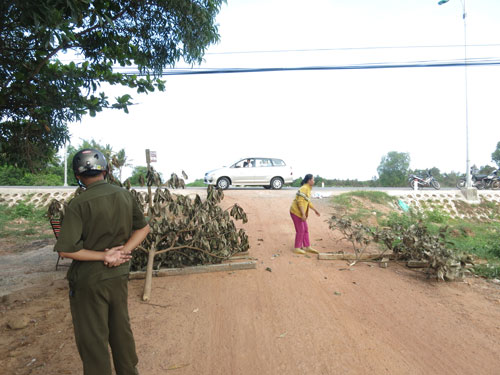 Nhận tiền làm đường của dân rồi... bỏ đó1