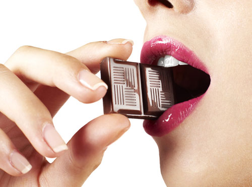 Thêm bằng chứng khẳng định ăn chocolate giảm đau tim