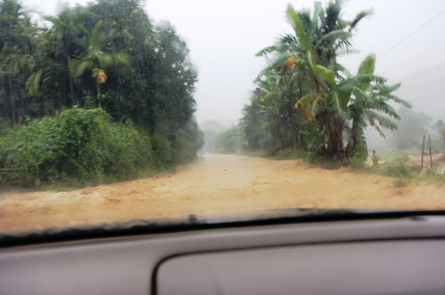 Quảng Nam: Nước lũ vượt ngưỡng tràn nhiều hồ chứa