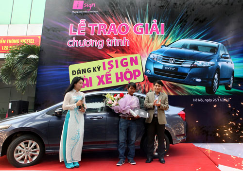 Khách hàng 9x của Viettel trúng thưởng ô tô Honda City 2