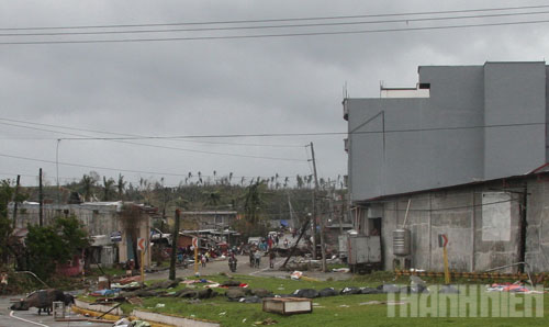 Giữa lòng Tacloban điêu tàn 9