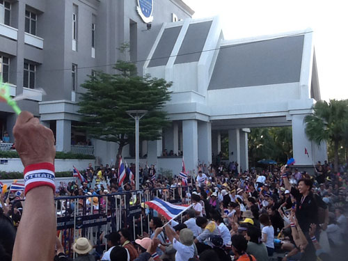 Người biểu tình Thái Lan bao vây thêm nhiều 1