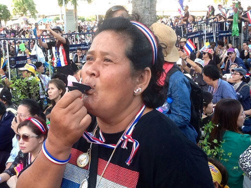 Người biểu tình Thái Lan bao vây thêm nhiều 2