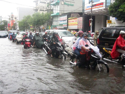 Thành phố Hồ Chí Minh chìm trong biển nước 12