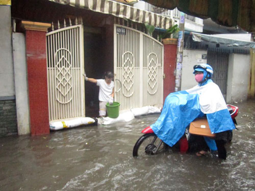 Thành phố Hồ Chí Minh chìm trong biển nước 5