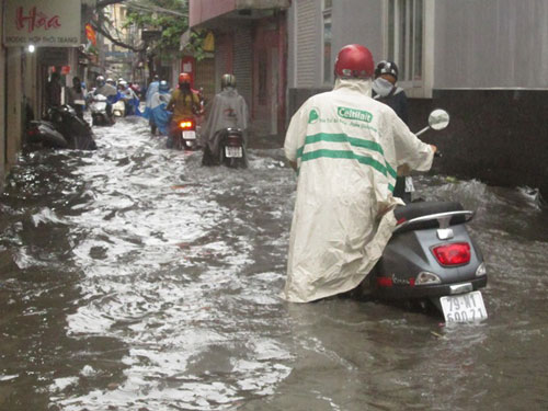 Thành phố Hồ Chí Minh chìm trong biển nước 11