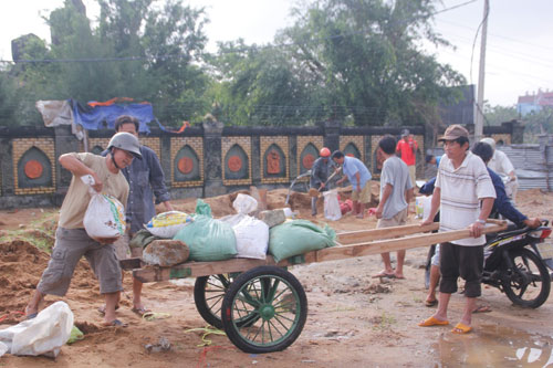 Bão số 14: Người dân Quảng Nam đổ xô mua vật liệu gia cố nhà 8