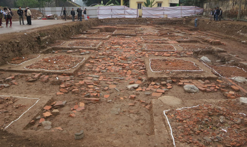 Hố khai quật năm 2013 tại khu vực điện Kính Thiên - Ảnh: Trinh Nguyễn