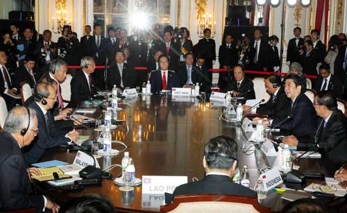 Thủ tướng Nguyễn Tấn Dũng dự hội nghị ASEAN - Nhật Bản ngày 14.12 - Ảnh: TTXVN