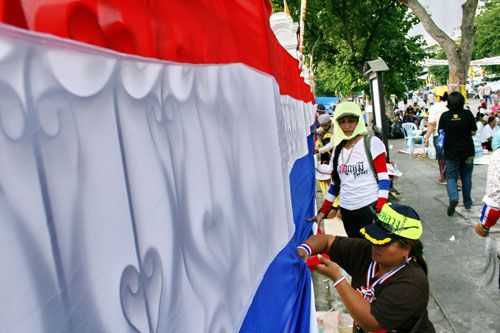 Người biểu tình Thái Lan ‘trang trí’ dinh thủ tướng 2