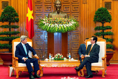 Thủ tướng Nguyễn Tấn Dũng và Ngoại trưởng Hoa Kỳ John Kerry - Ảnh VGP/Nhật Bắc