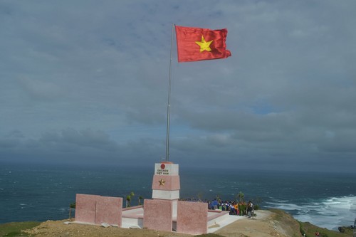 Cột cờ Tổ quốc trện đảo Lý Sơn